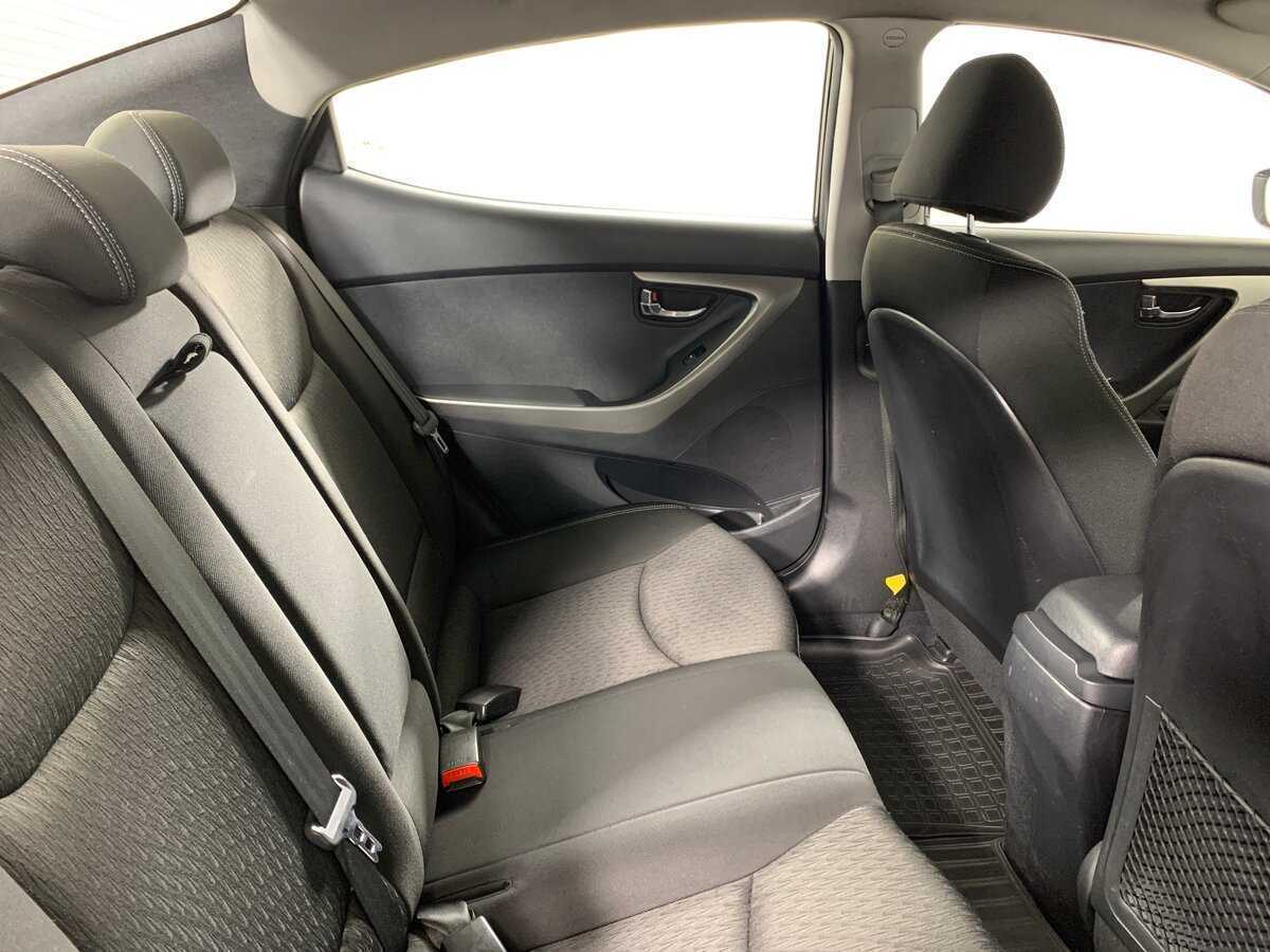 Hyundai Elantra с пробегом — 2012 год. Фото: #17