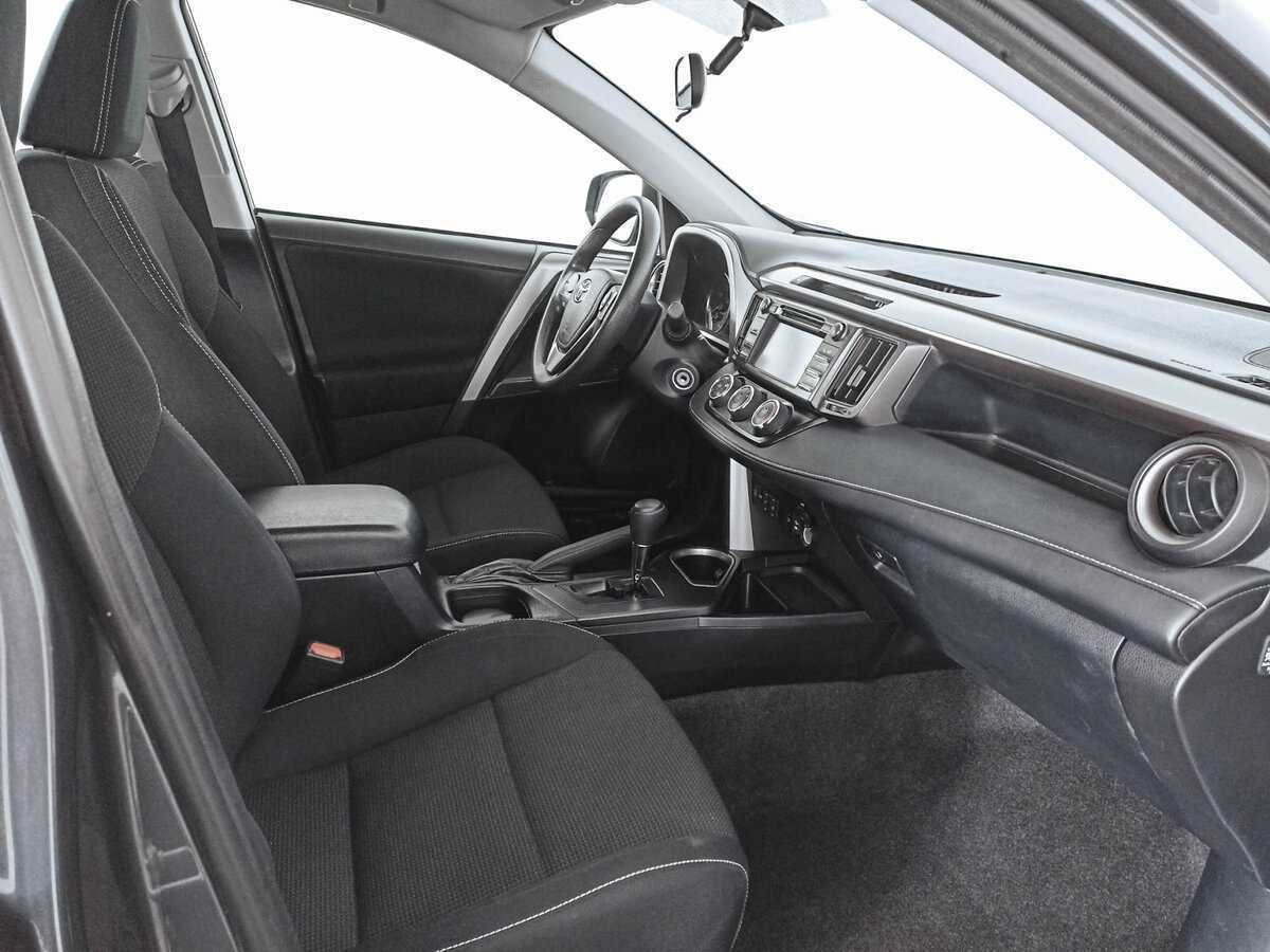Toyota RAV4 с пробегом — 2015 год. Фото: #9