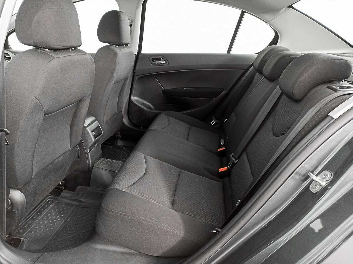 Peugeot 408 с пробегом — 2012 год. Фото: #6