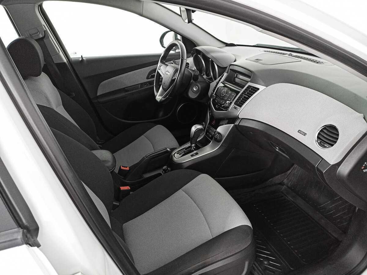 Chevrolet Cruze с пробегом — 2012 год. Фото: #10