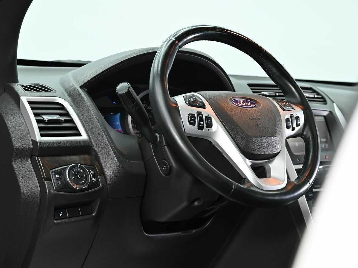Ford Explorer с пробегом — 2012 год. Фото: #8