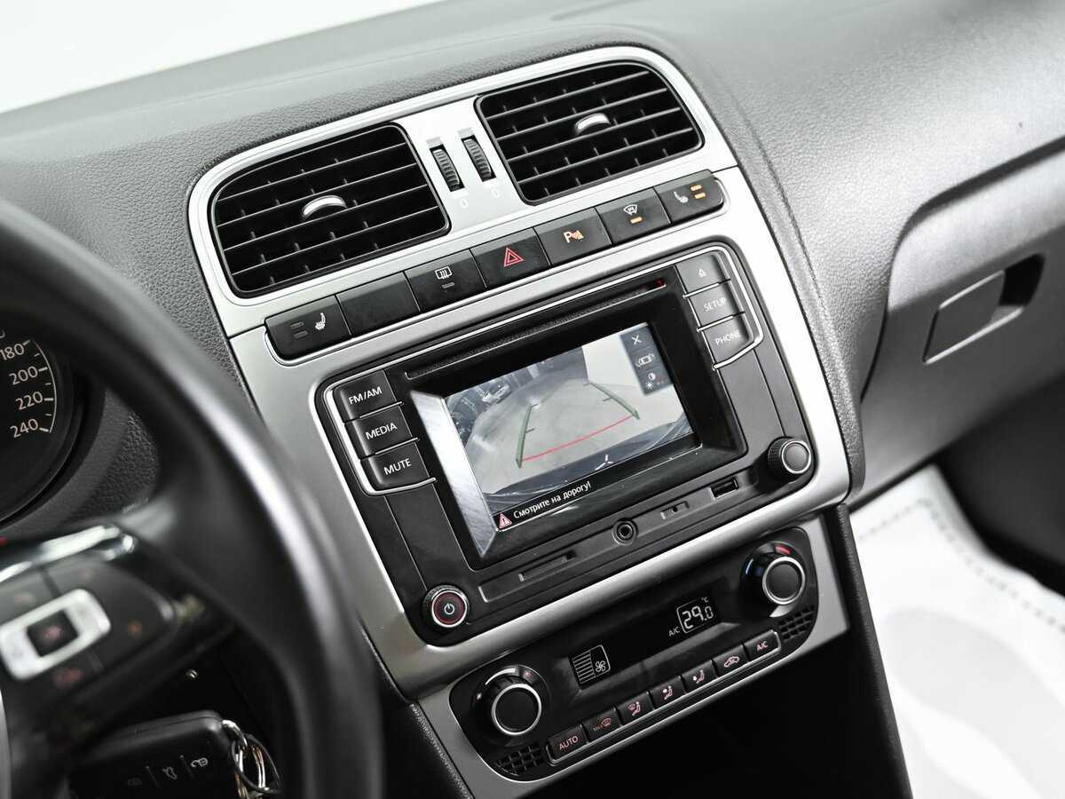 Volkswagen Polo с пробегом — 2017 год. Фото: #11