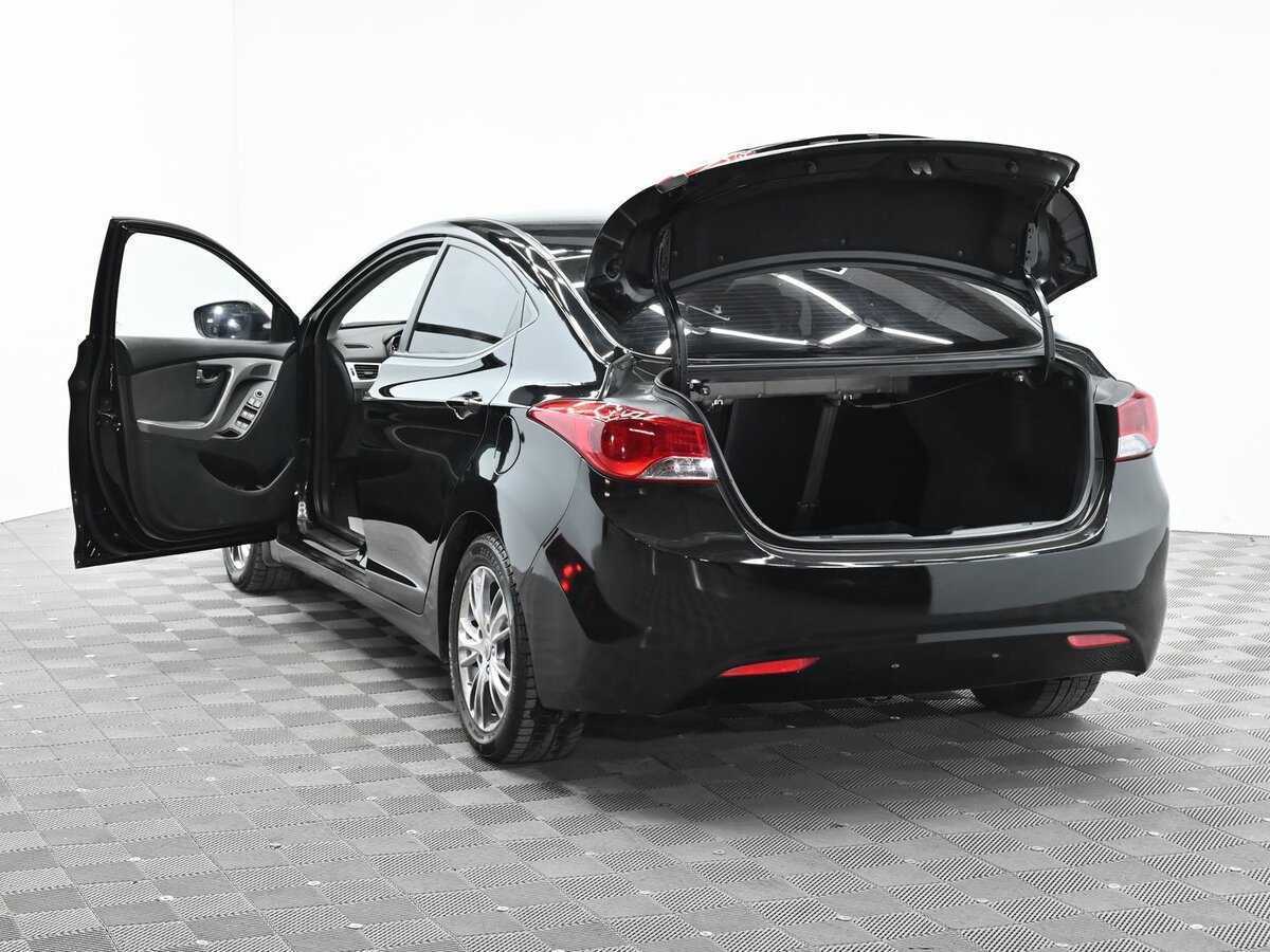 Hyundai Elantra с пробегом — 2012 год. Фото: #4