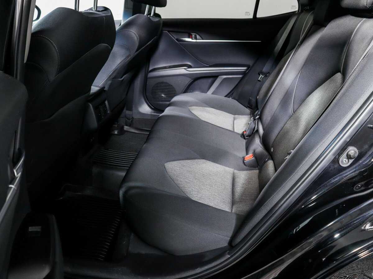 Toyota Camry с пробегом — 2021 год. Фото: #6
