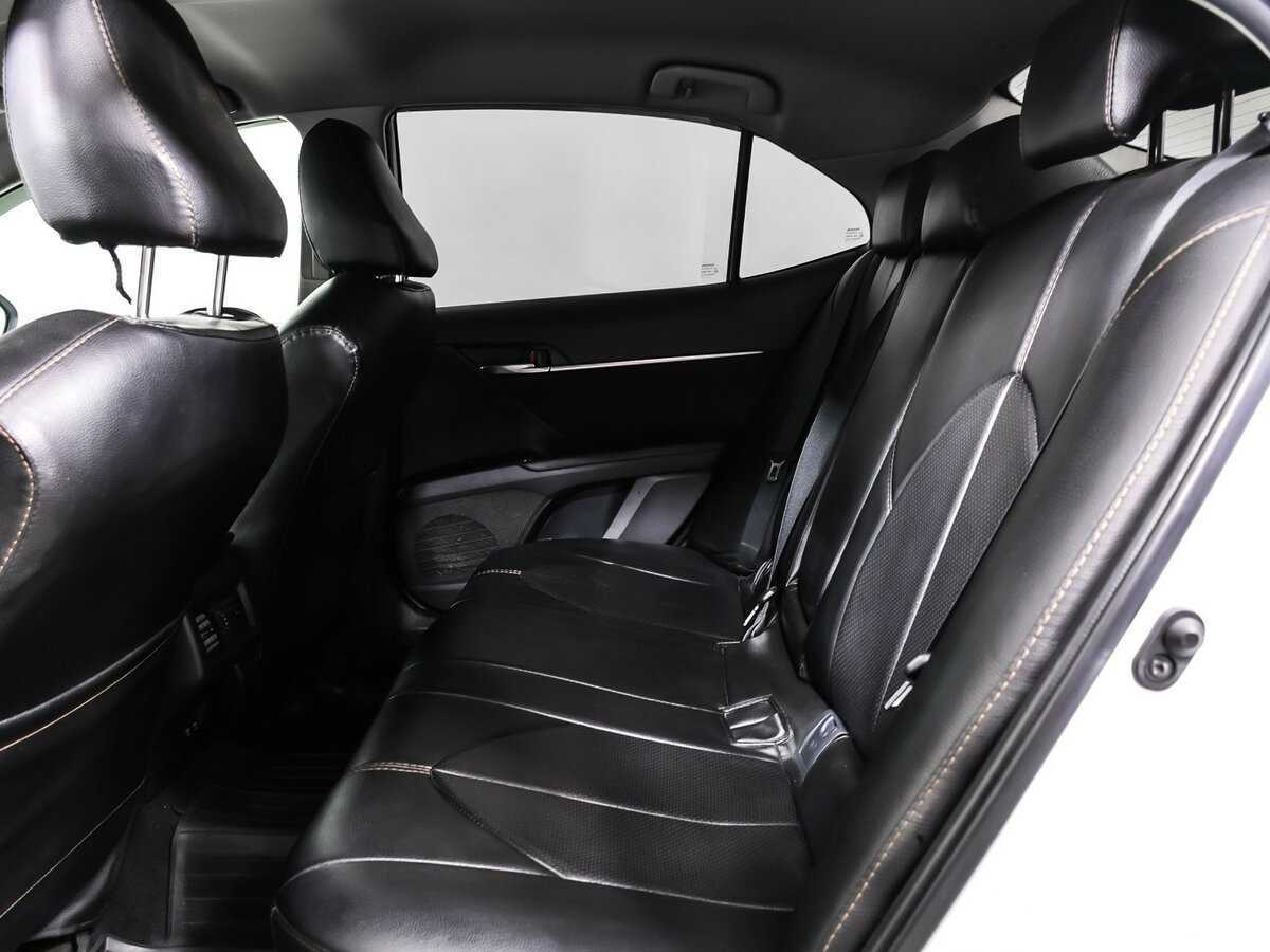 Toyota Camry с пробегом — 2018 год. Фото: #12