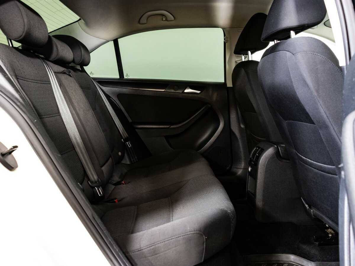 Volkswagen Jetta с пробегом — 2012 год. Фото: #12