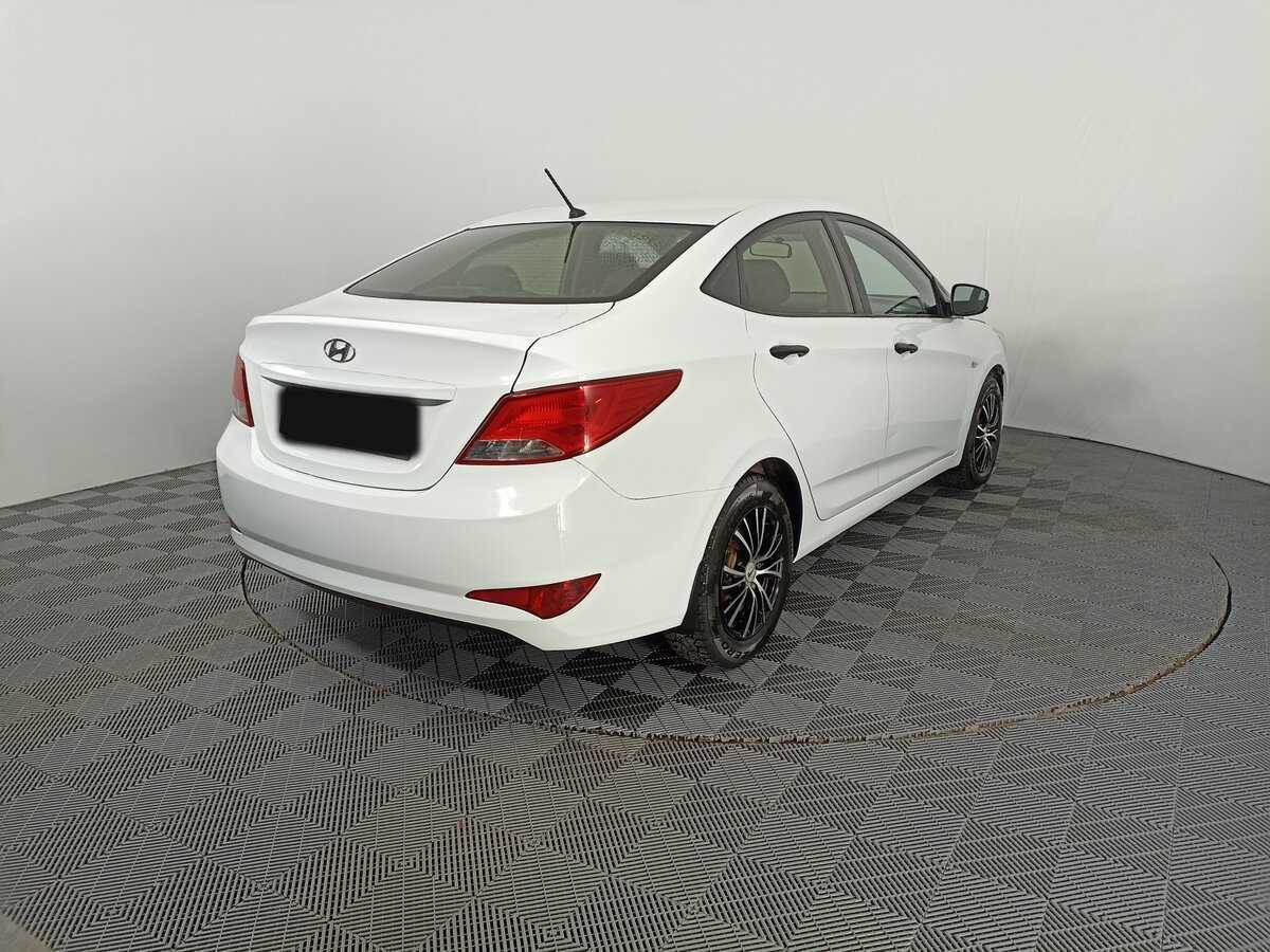 Hyundai Solaris с пробегом — 2015 год. Фото: #4