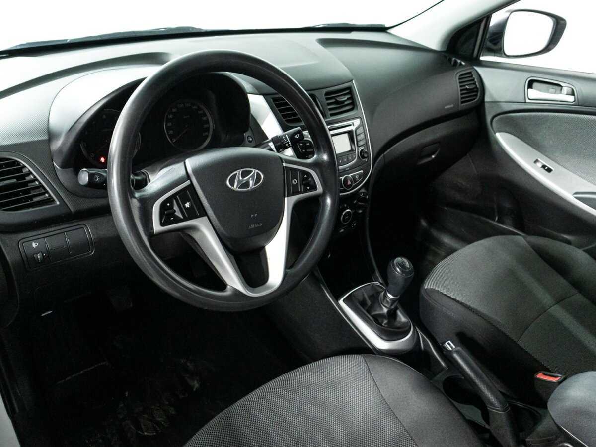 Hyundai Solaris с пробегом — 2013 год. Фото: #10