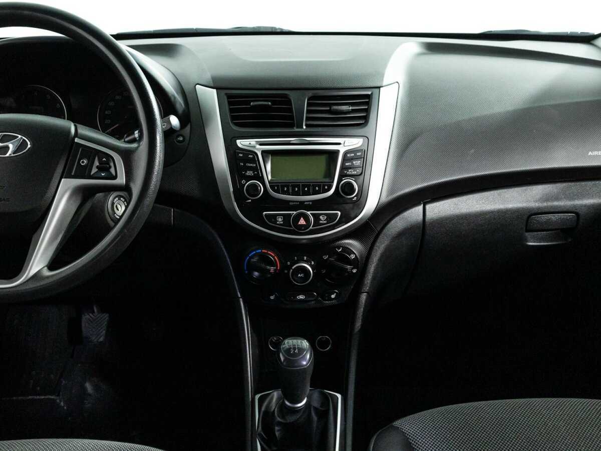 Hyundai Solaris с пробегом — 2013 год. Фото: #13