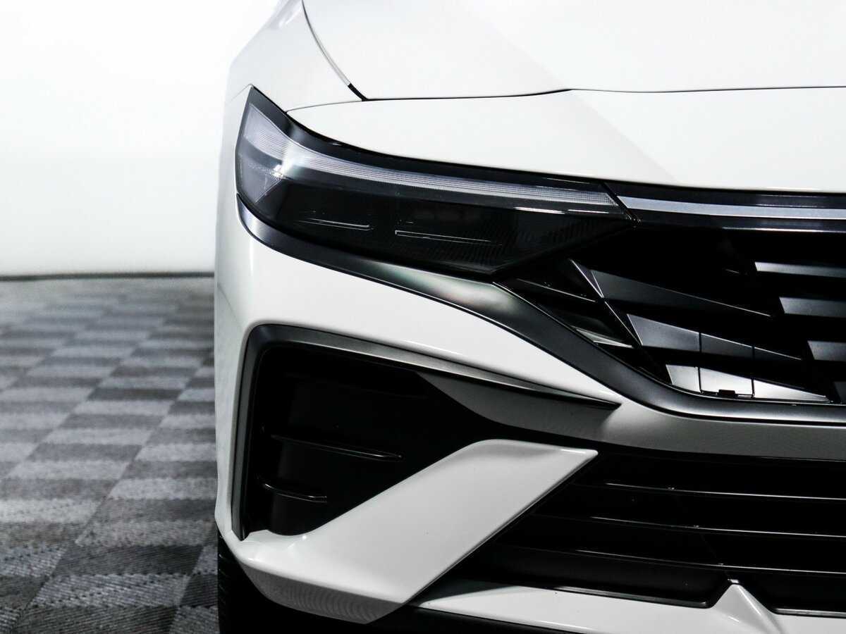 Hyundai Elantra с пробегом — 2023 год. Фото: #17