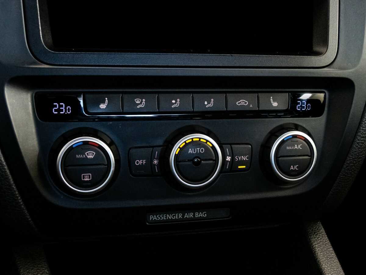 Volkswagen Jetta с пробегом — 2013 год. Фото: #12