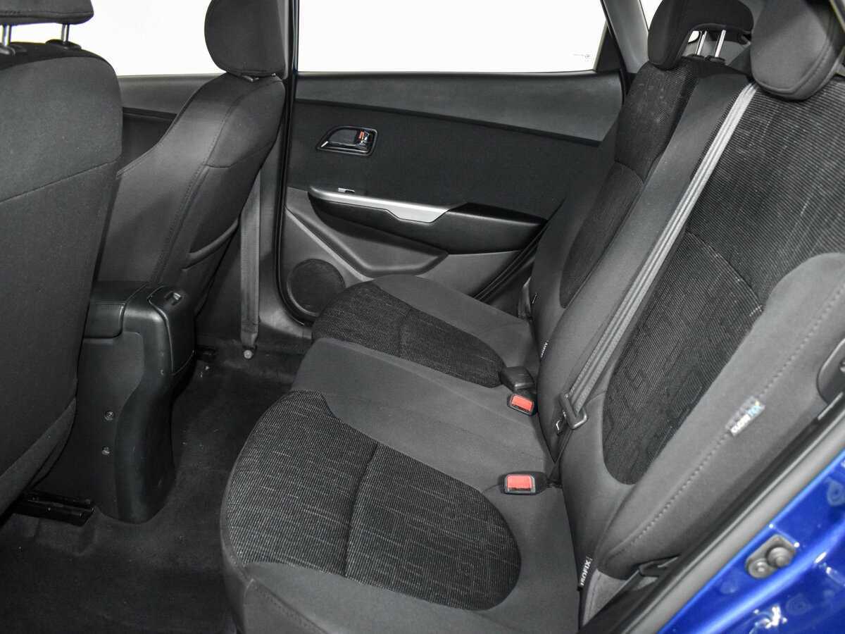 Kia Rio с пробегом — 2013 год. Фото: #11