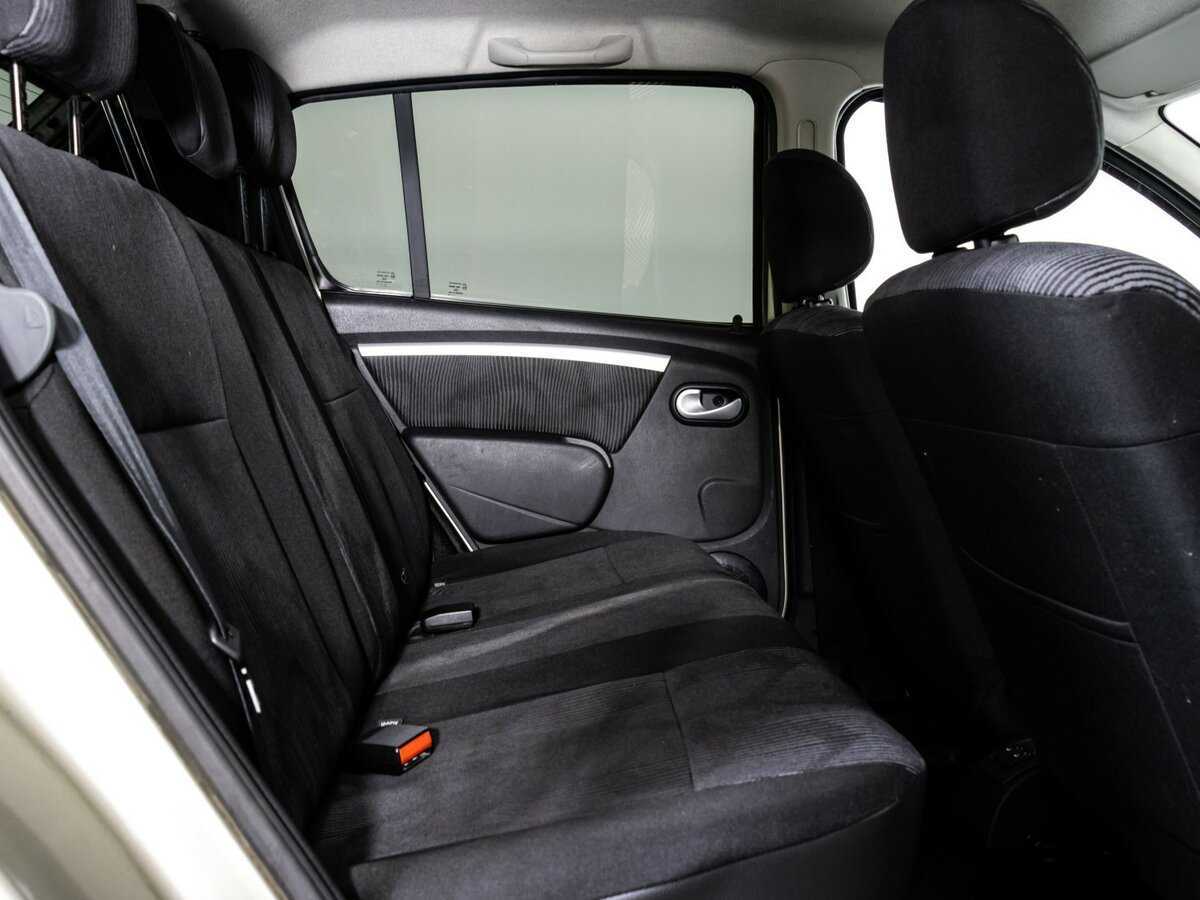 Renault Sandero с пробегом — 2014 год. Фото: #11