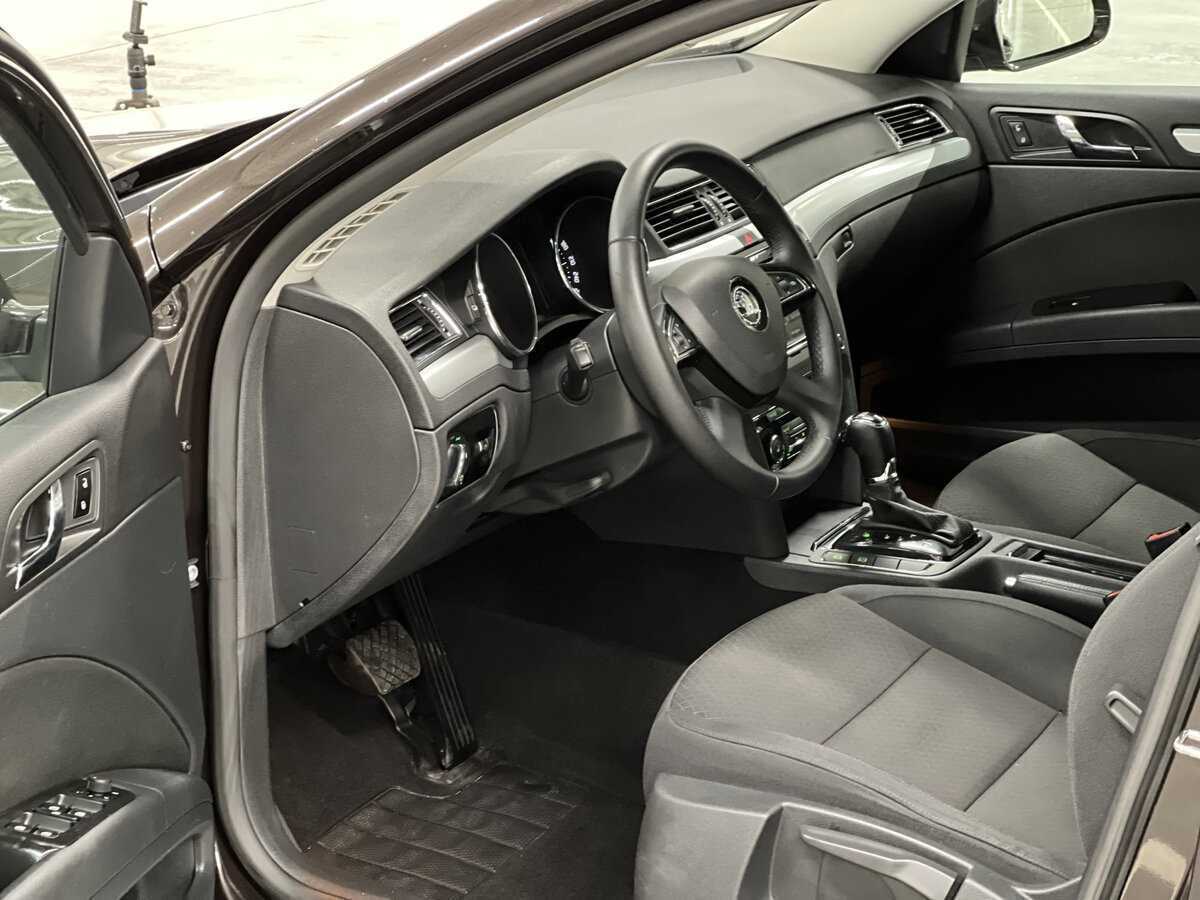 Skoda Superb с пробегом — 2013 год. Фото: #15