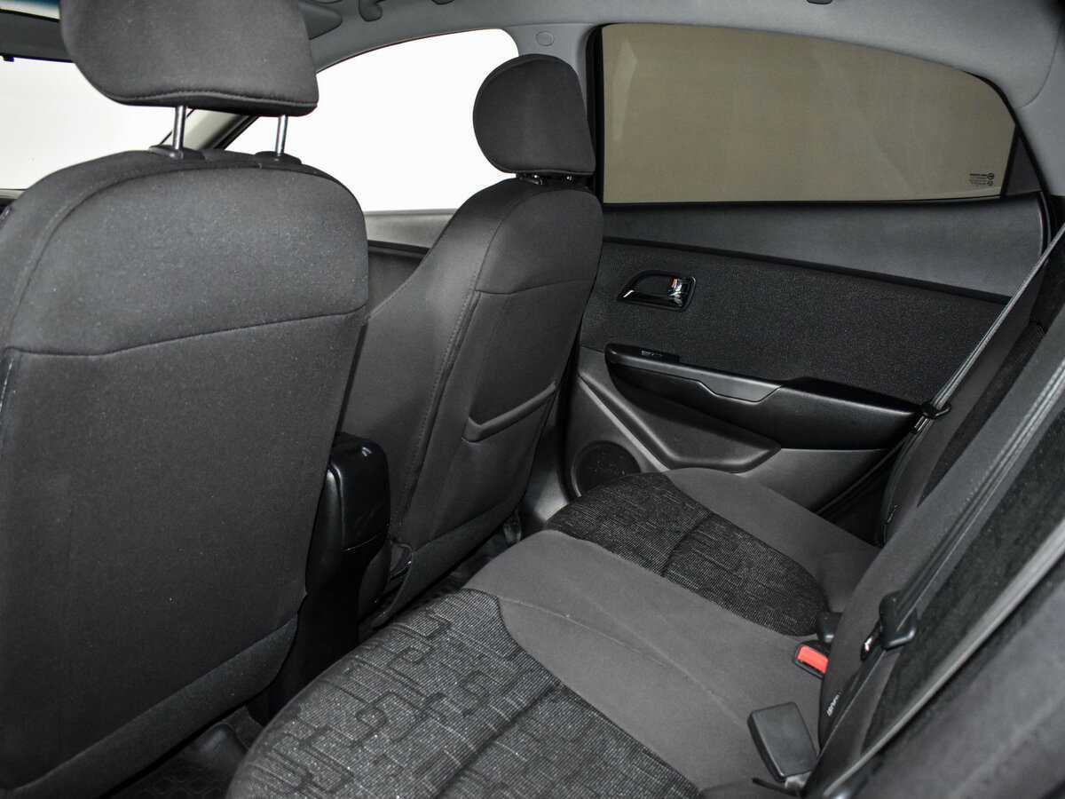 Kia Rio с пробегом — 2013 год. Фото: #12