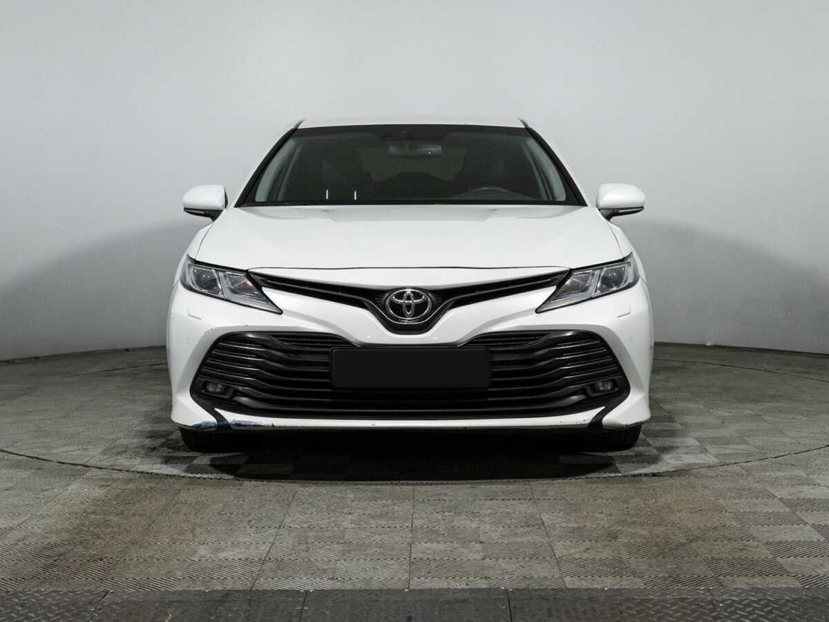 Toyota Camry с пробегом — 2018 год. Фото: #1
