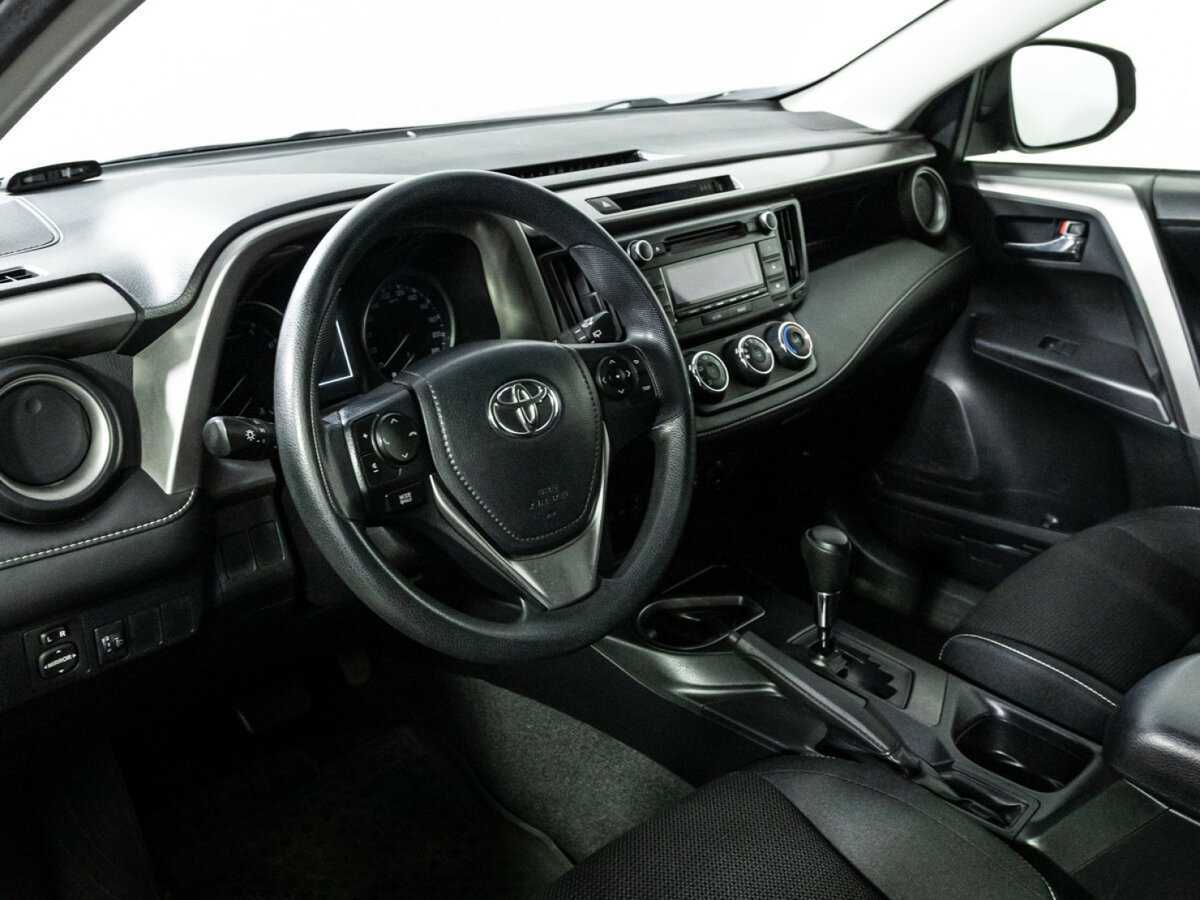 Toyota RAV4 с пробегом — 2016 год. Фото: #10