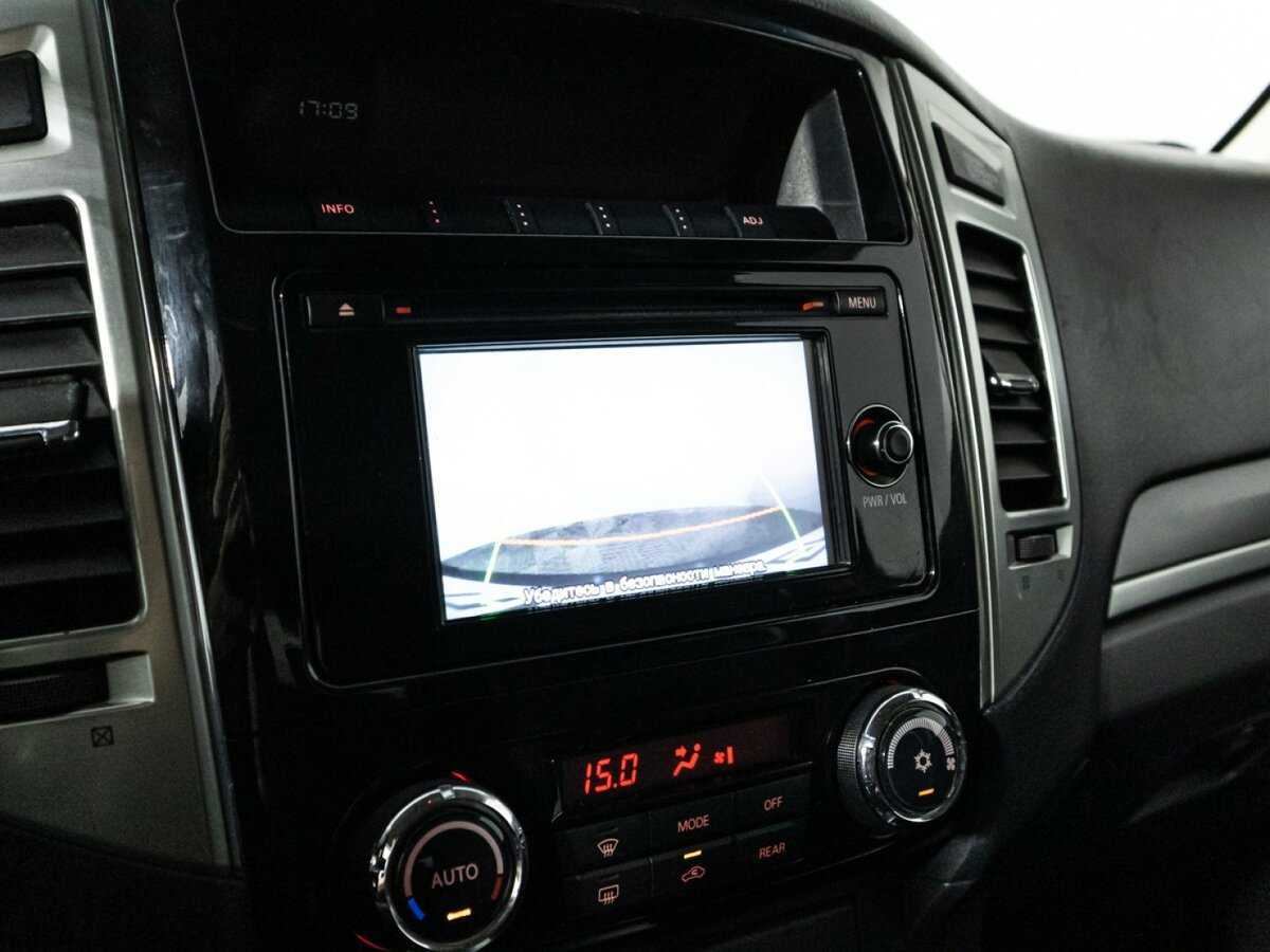 Mitsubishi Pajero с пробегом — 2015 год. Фото: #13