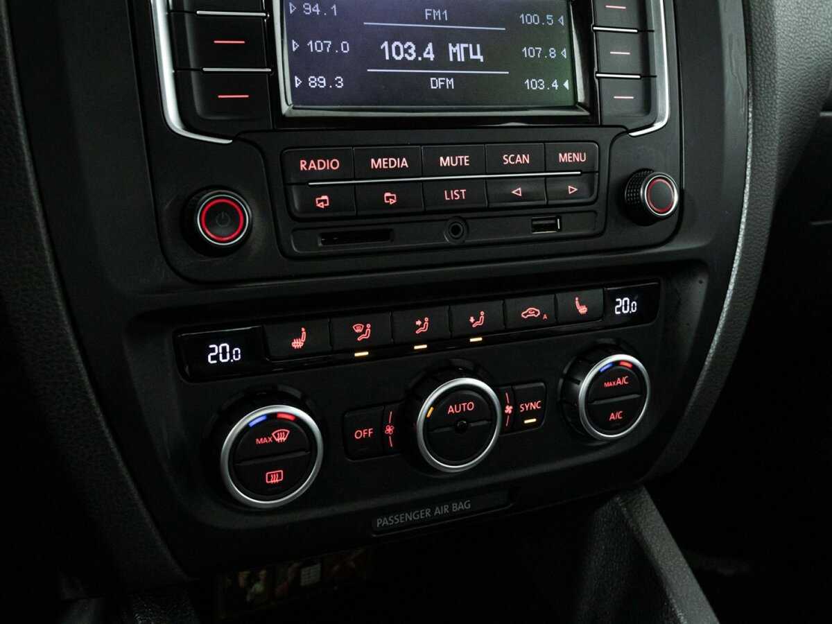 Volkswagen Jetta с пробегом — 2014 год. Фото: #14