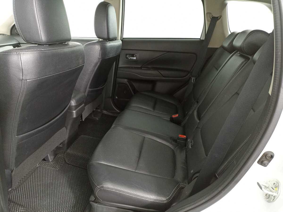 Mitsubishi Outlander с пробегом — 2017 год. Фото: #9