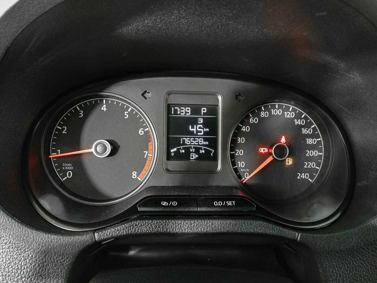 Volkswagen Polo с пробегом — 2016 год. Фото: #12