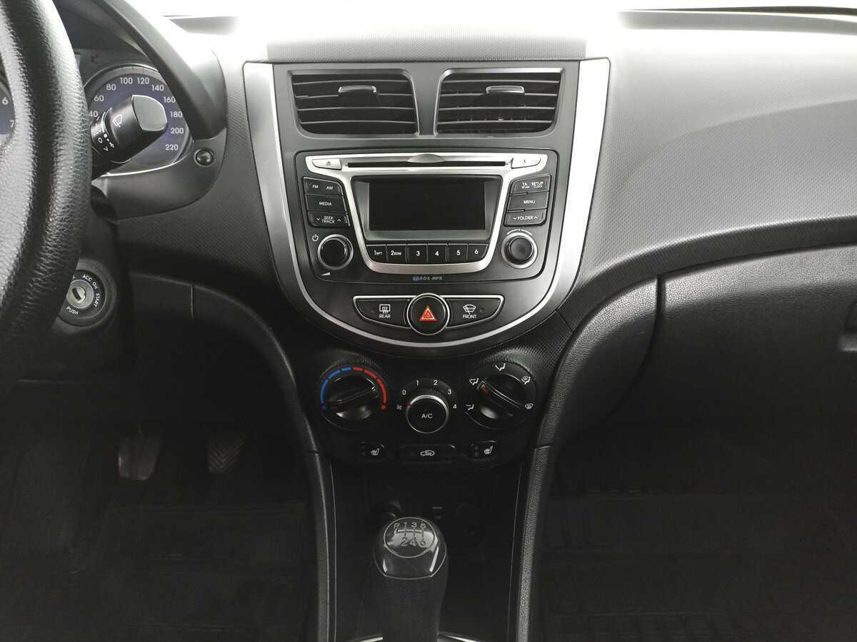 Hyundai Solaris с пробегом — 2015 год. Фото: #14