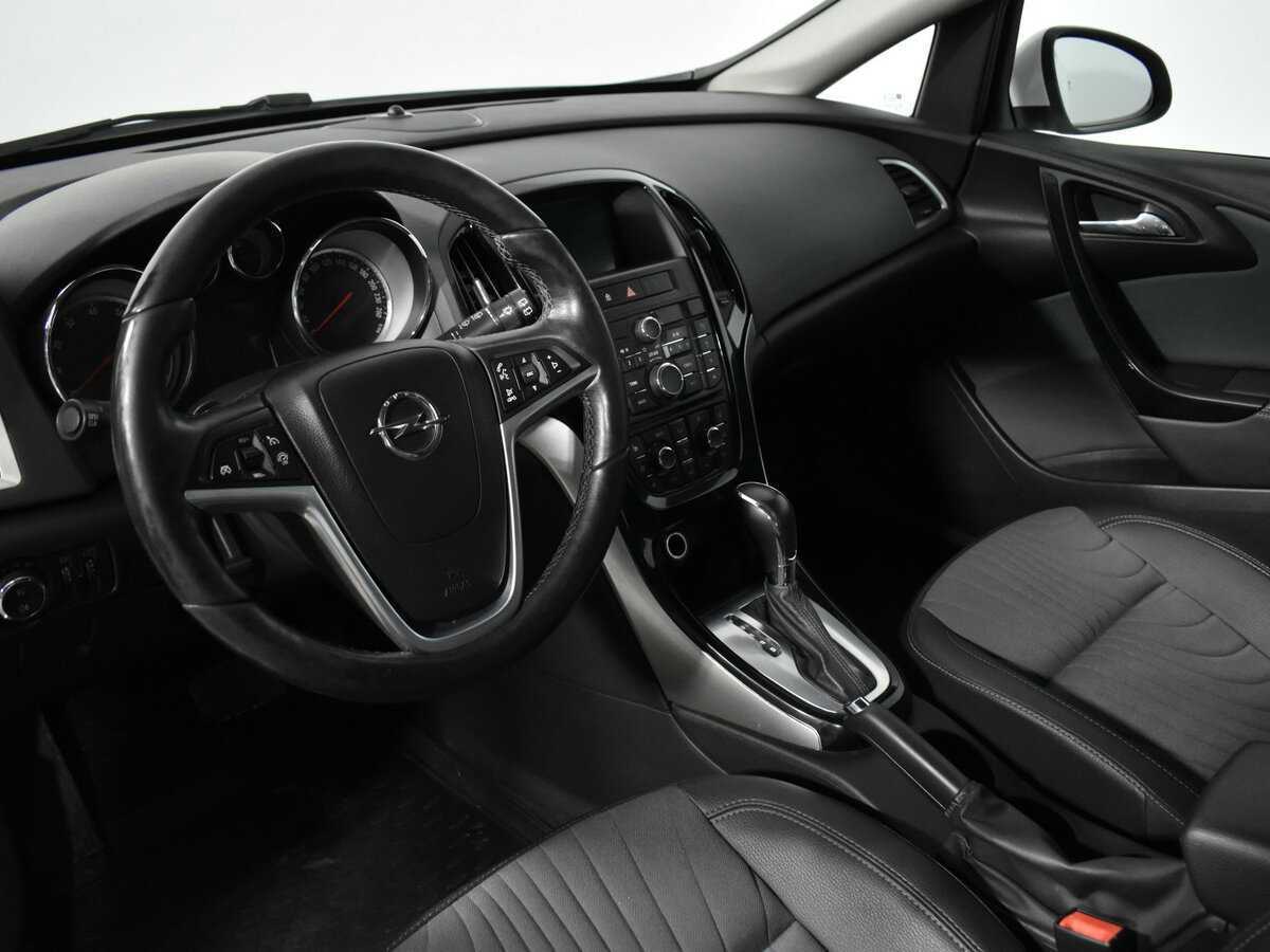 Opel Astra с пробегом — 2014 год. Фото: #8