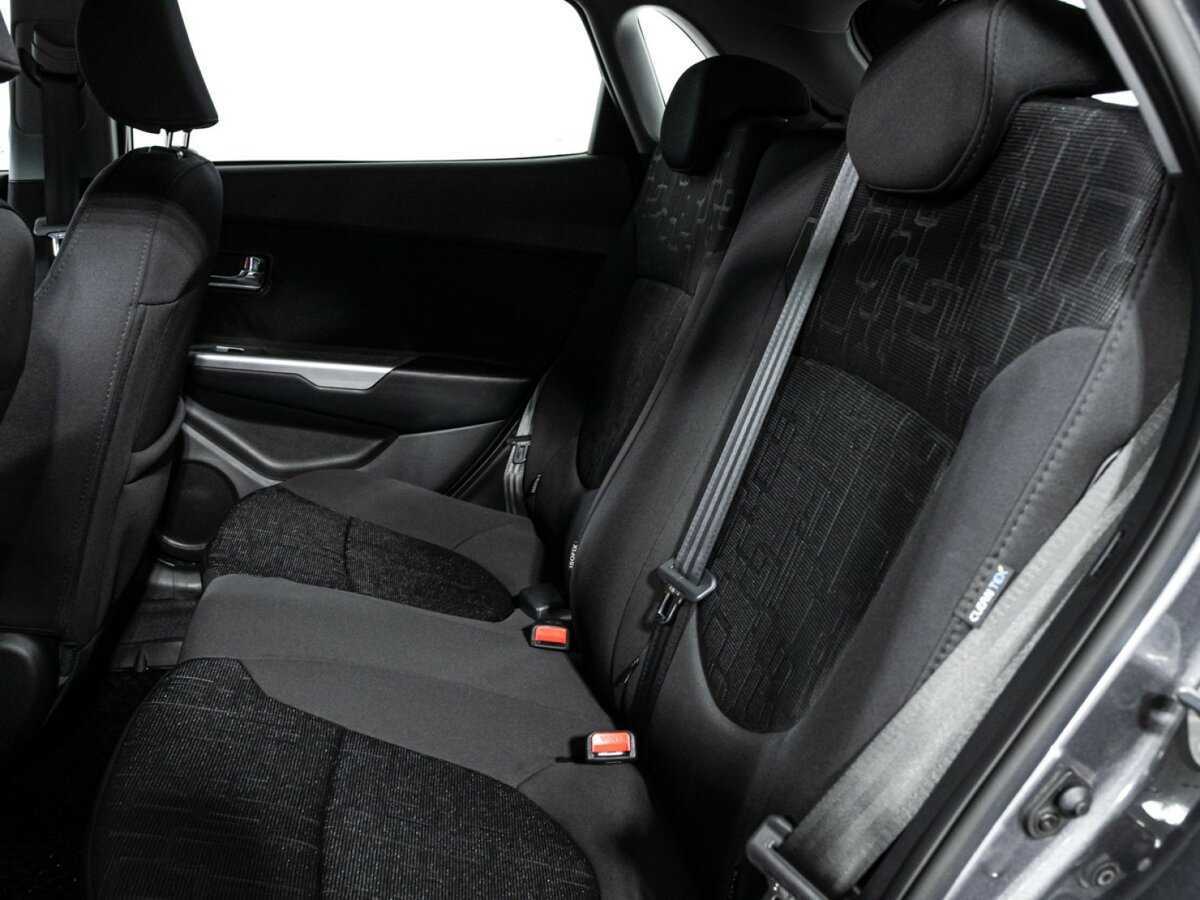 Kia Rio с пробегом — 2013 год. Фото: #9