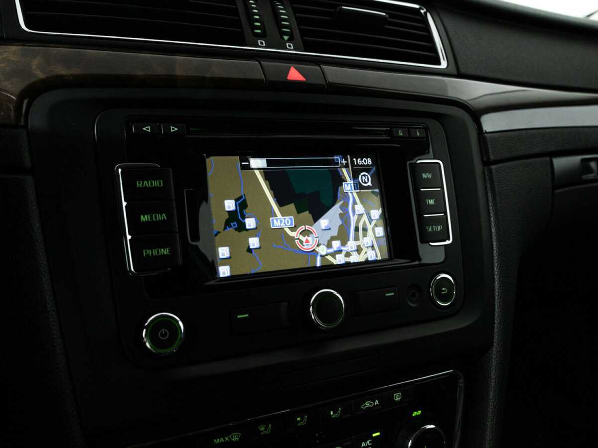 Skoda Superb с пробегом — 2013 год. Фото: #16