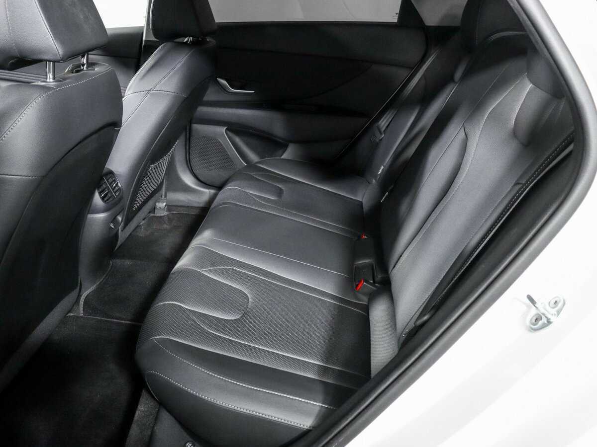 Hyundai Elantra с пробегом — 2023 год. Фото: #6