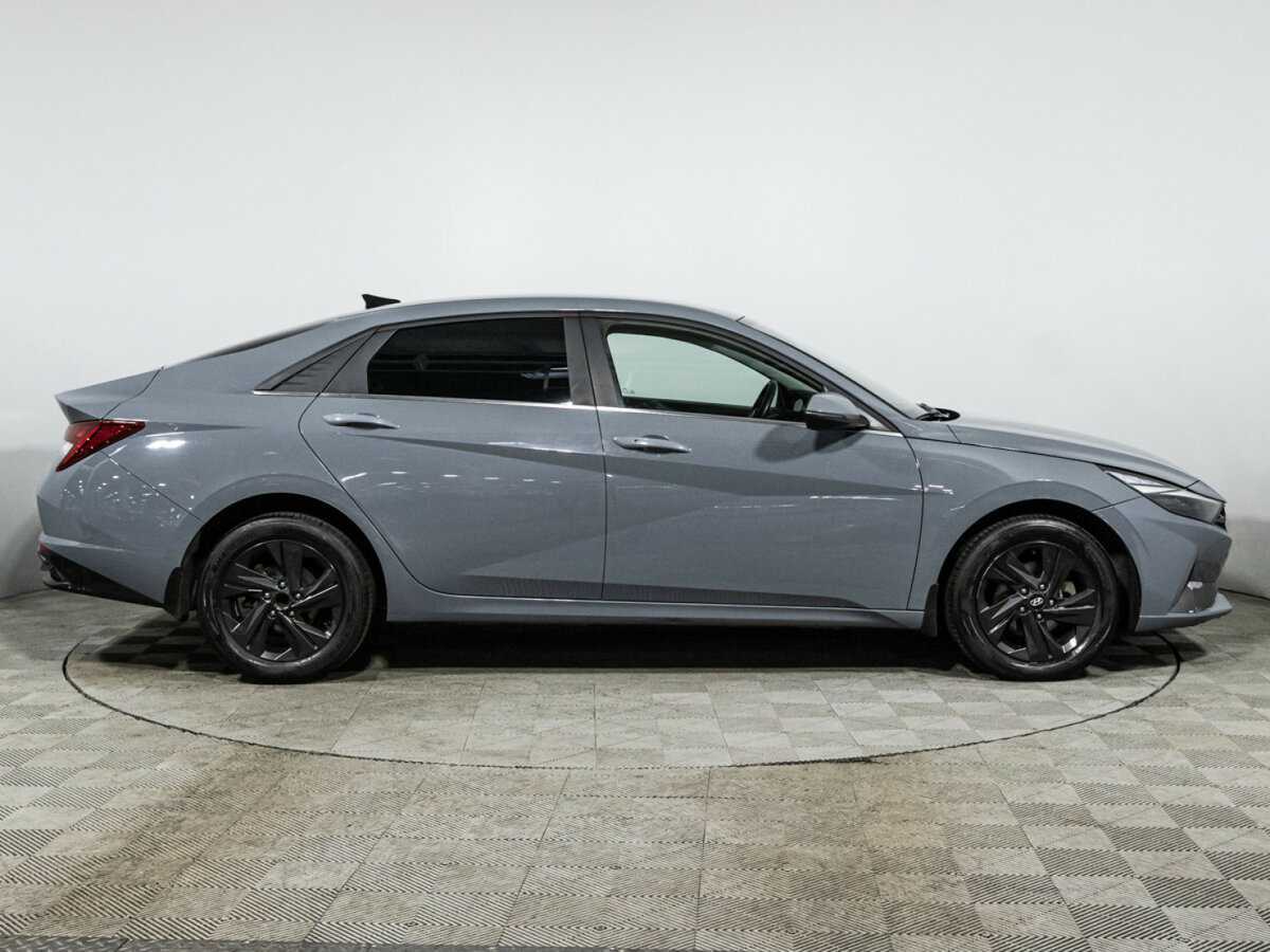 Hyundai Elantra с пробегом — 2021 год. Фото: #3