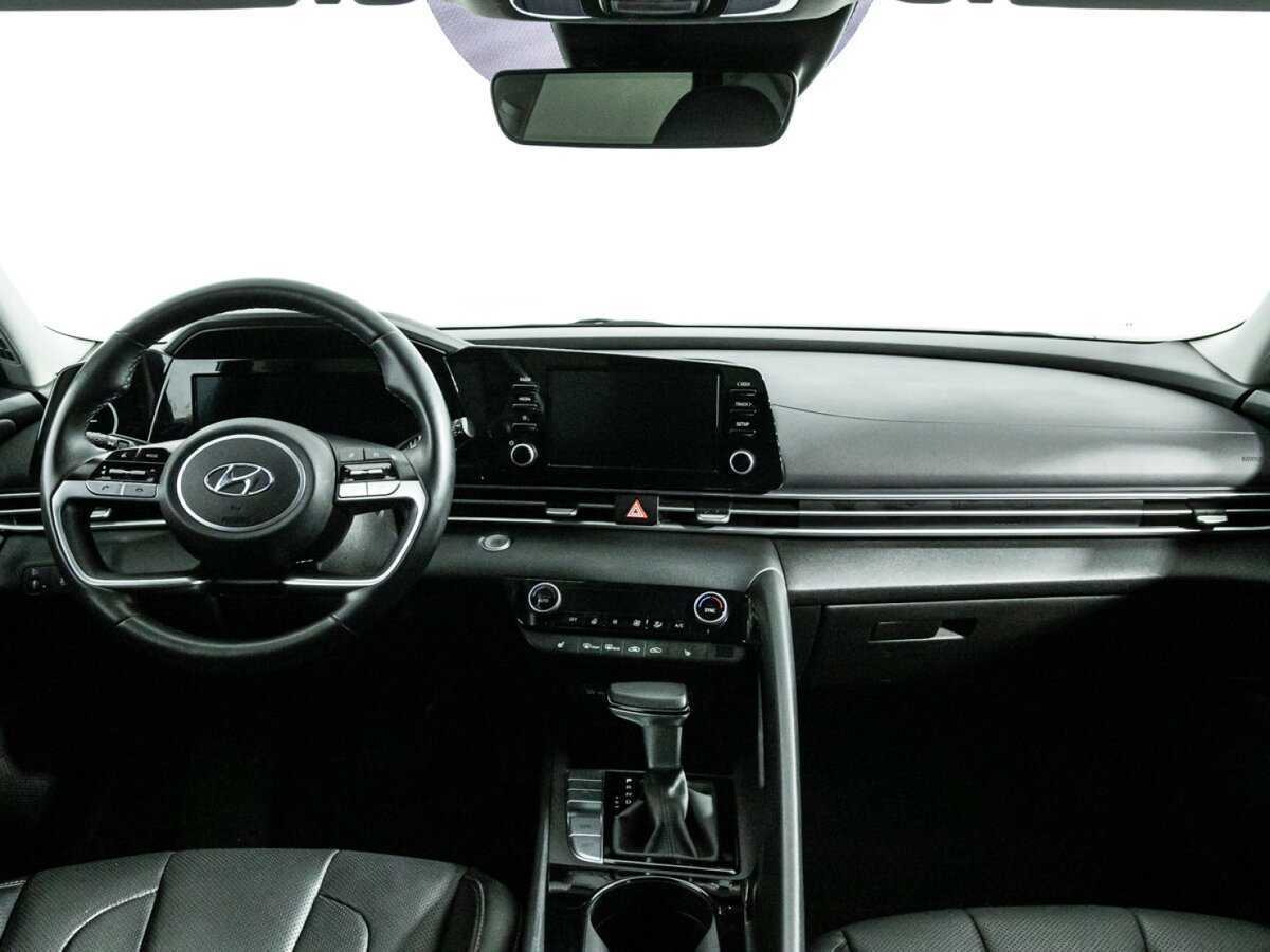 Hyundai Elantra с пробегом — 2021 год. Фото: #12