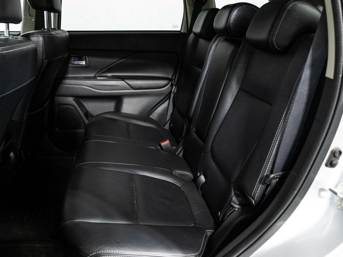 Mitsubishi Outlander с пробегом — 2013 год. Фото: #9