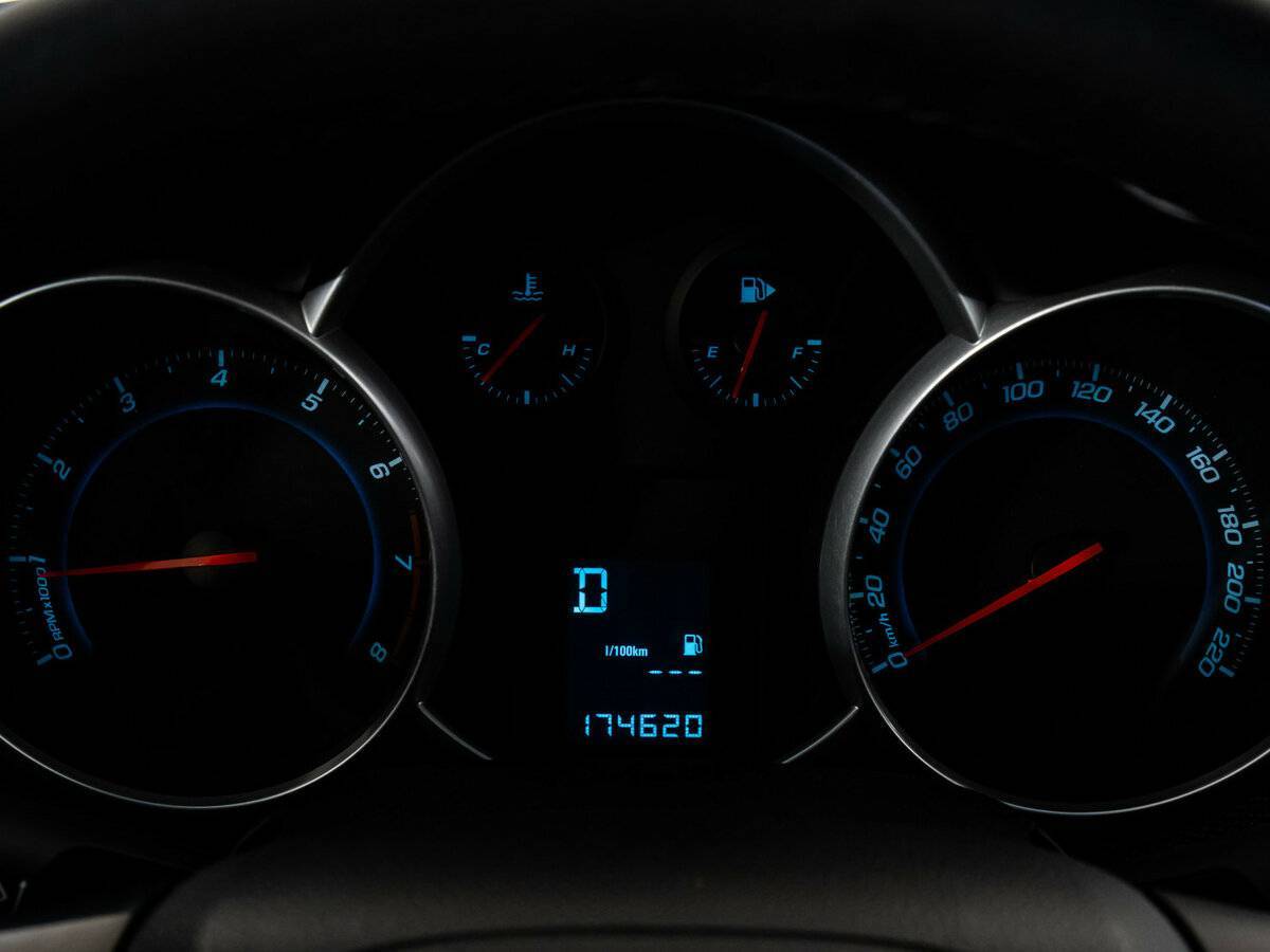 Chevrolet Cruze с пробегом — 2012 год. Фото: #11