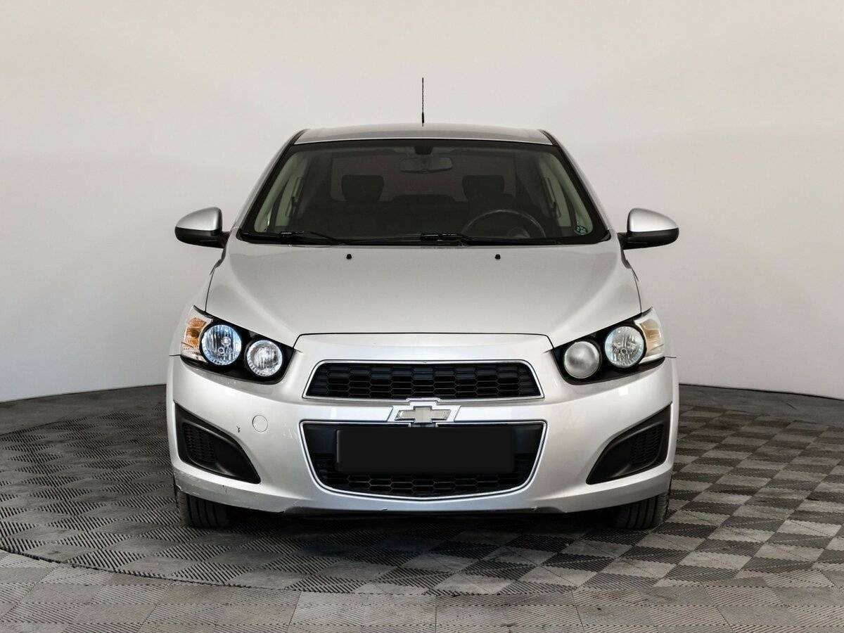 Chevrolet Aveo с пробегом — 2015 год. Фото: #1
