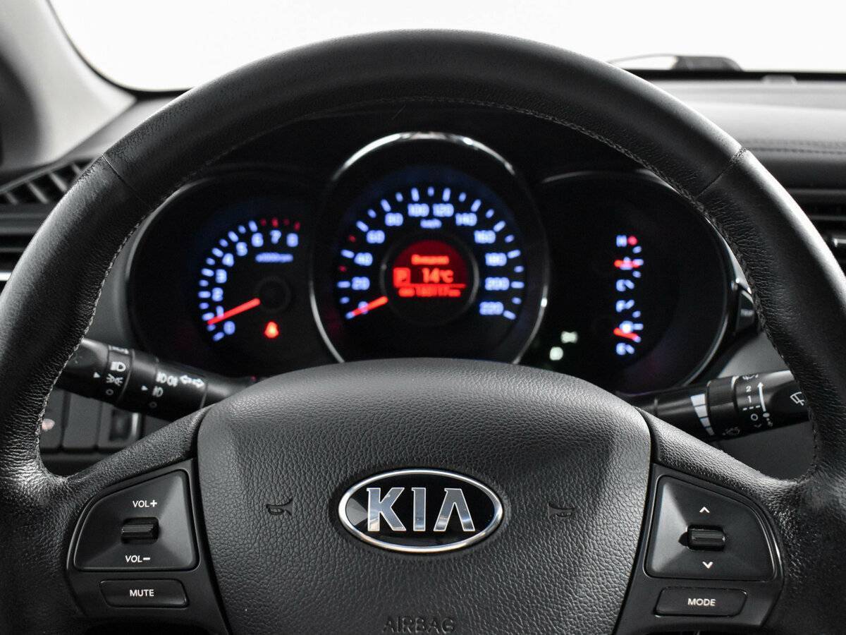 Kia Rio с пробегом — 2013 год. Фото: #17