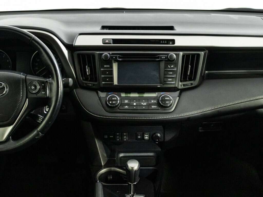 Toyota RAV4 с пробегом — 2016 год. Фото: #11
