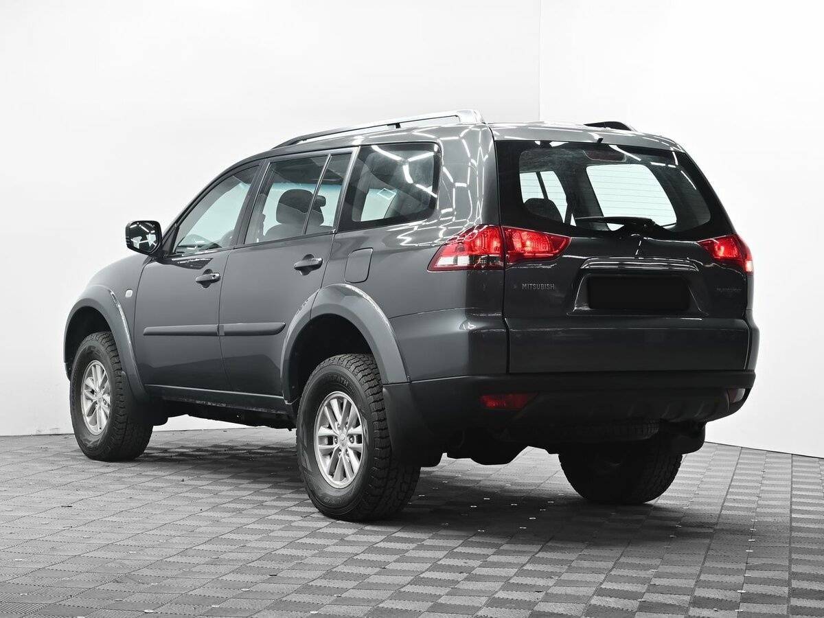 Mitsubishi Pajero Sport с пробегом — 2014 год. Фото: #2