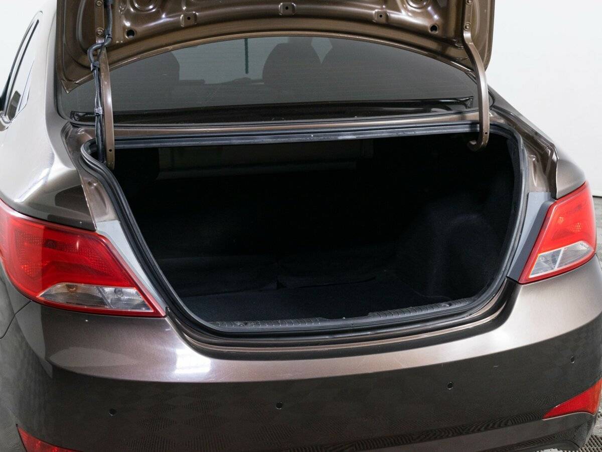 Hyundai Solaris с пробегом — 2014 год. Фото: #6