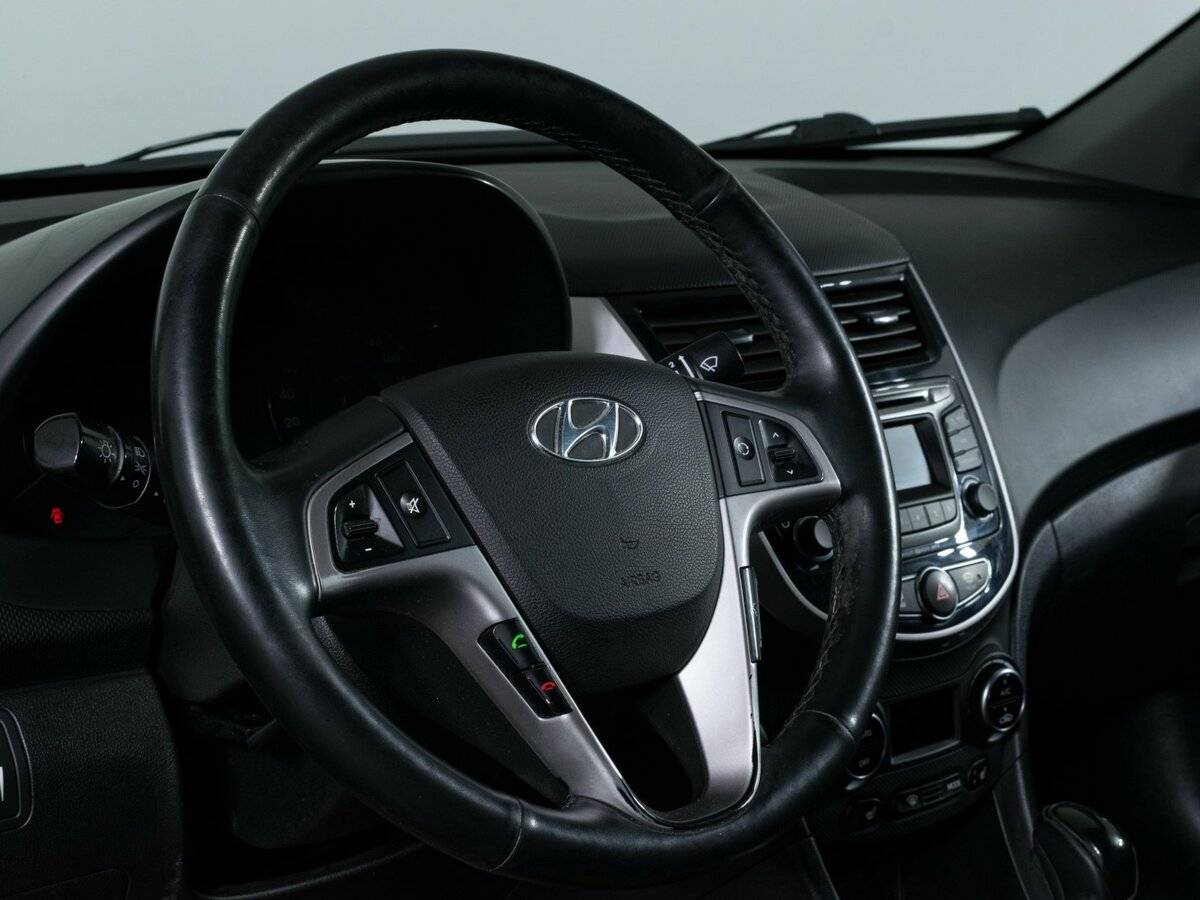 Hyundai Solaris с пробегом — 2014 год. Фото: #11