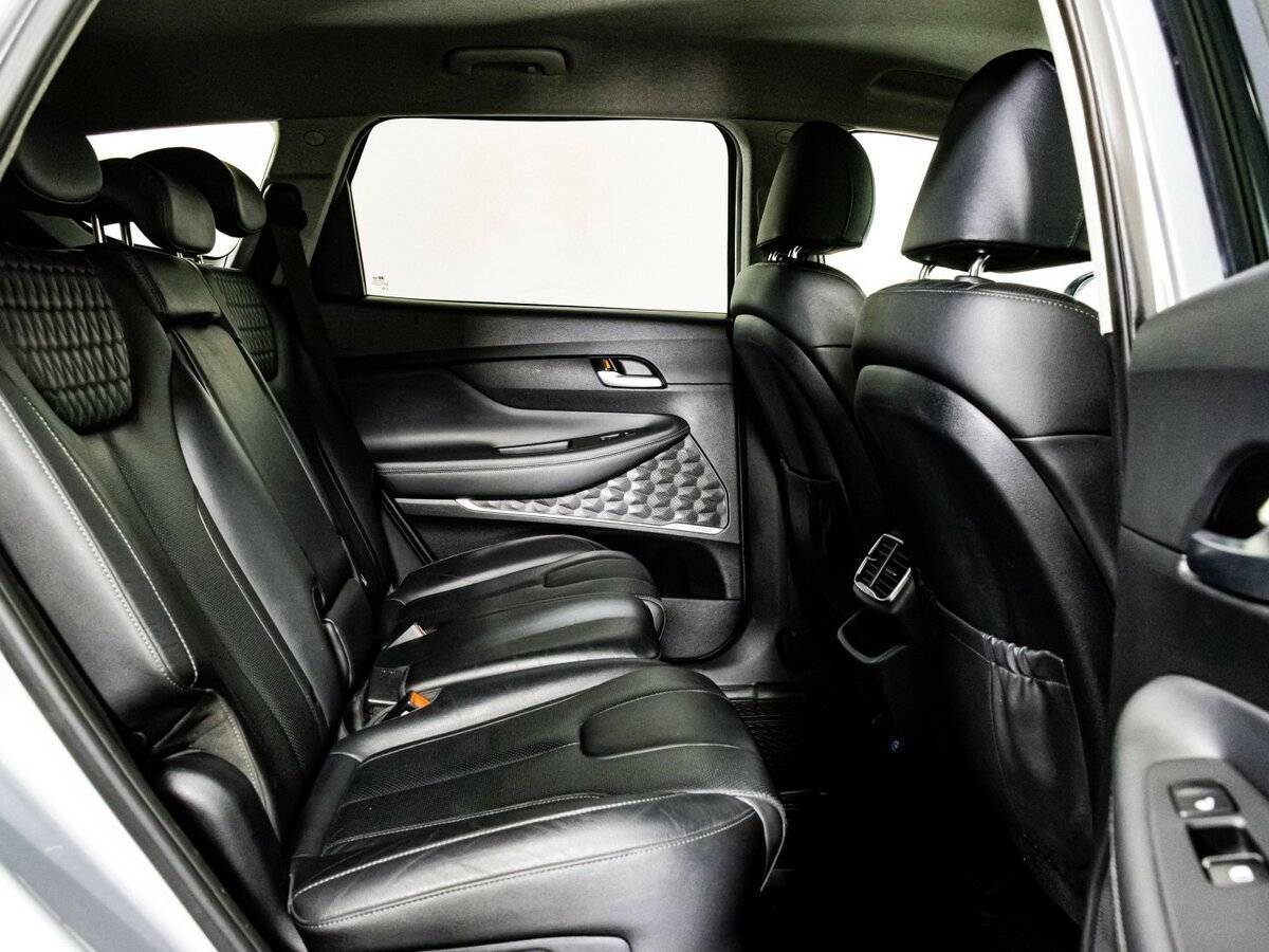 Hyundai Santa Fe с пробегом — 2018 год. Фото: #17