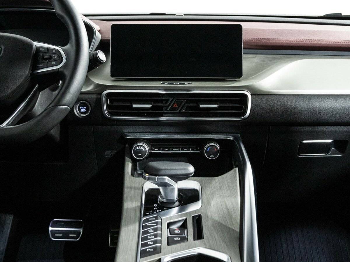 Geely Coolray с пробегом — 2023 год. Фото: #13