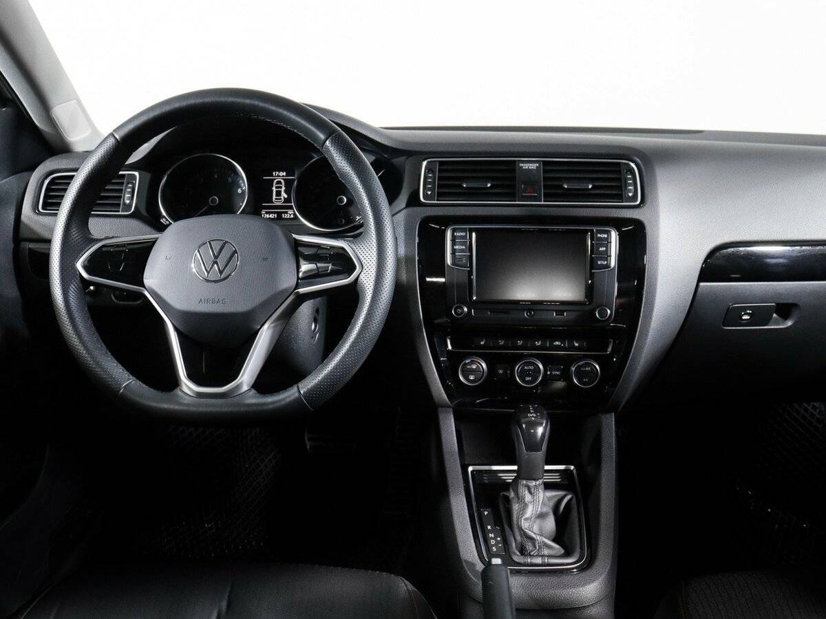 Volkswagen Jetta с пробегом — 2018 год. Фото: #11