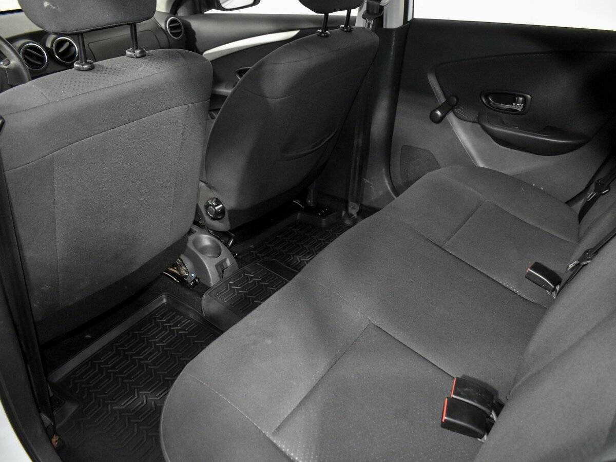 Nissan Almera с пробегом — 2013 год. Фото: #11