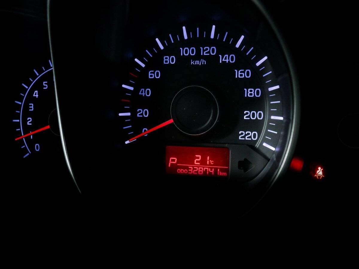 Kia Rio с пробегом — 2013 год. Фото: #7