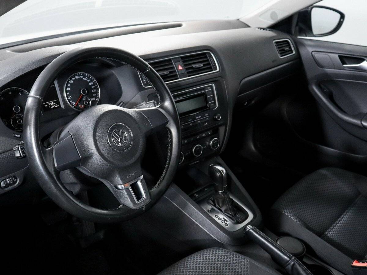 Volkswagen Jetta с пробегом — 2014 год. Фото: #11