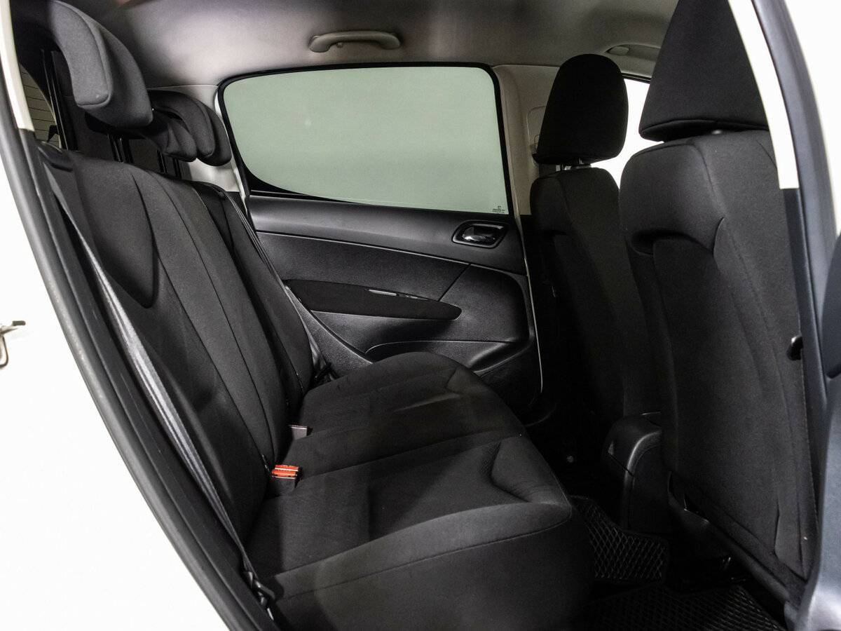 Peugeot 308 с пробегом — 2012 год. Фото: #11