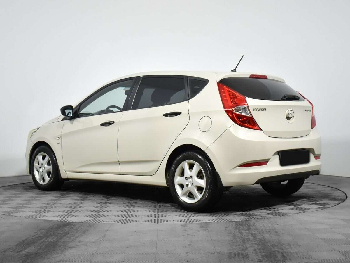 Hyundai Solaris с пробегом — 2015 год. Фото: #6