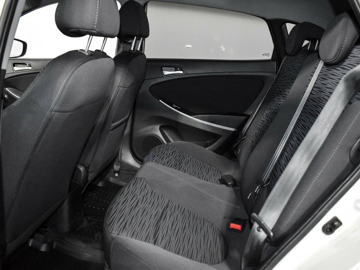 Hyundai Solaris с пробегом — 2015 год. Фото: #10