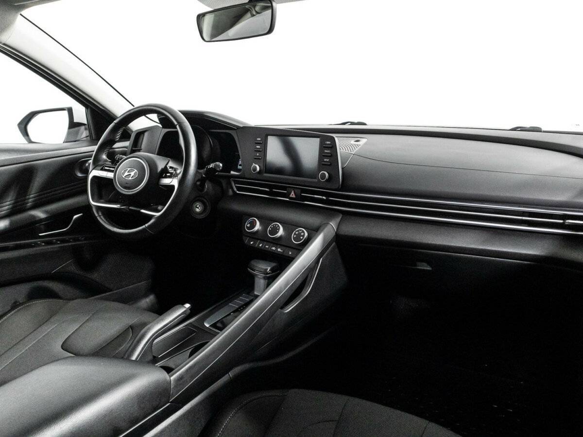 Hyundai Elantra с пробегом — 2021 год. Фото: #8